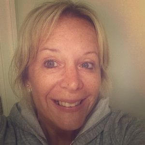 Meet your Posher, Dee